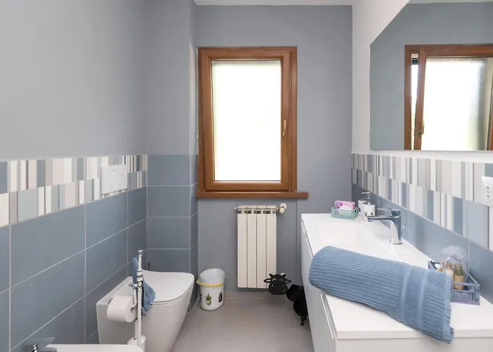 Apartament La Casa Del Tomo - Metro A - Parcheggio Privato - 6 Ospiti *