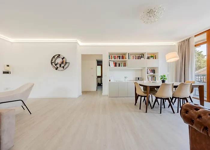 Apartament La Casa Del Tomo - Metro A - Parcheggio Privato - 6 Ospiti