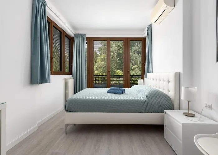 Apartament La Casa Del Tomo - Metro A - Parcheggio Privato - 6 Ospiti
