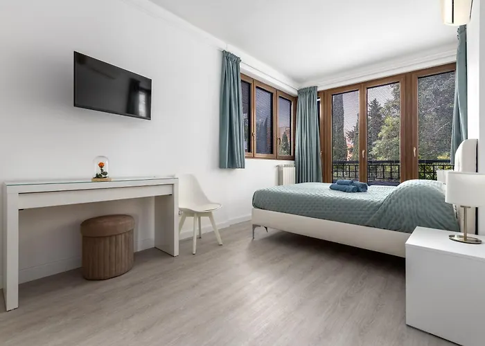 Apartament La Casa Del Tomo - Metro A - Parcheggio Privato - 6 Ospiti *