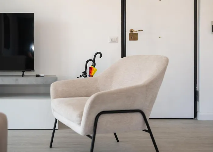 Apartament La Casa Del Tomo - Metro A - Parcheggio Privato - 6 Ospiti *