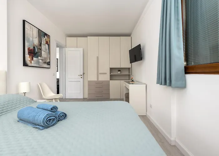Apartament La Casa Del Tomo - Metro A - Parcheggio Privato - 6 Ospiti